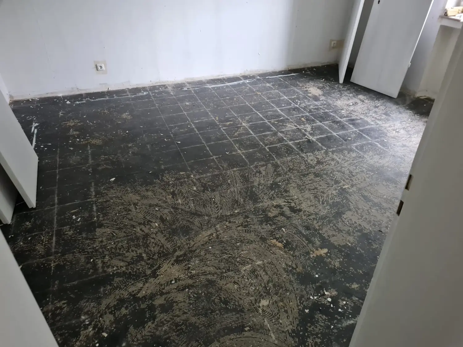 Wohnraum – Bodenaufbau – Zustand vor der Bearbeitung