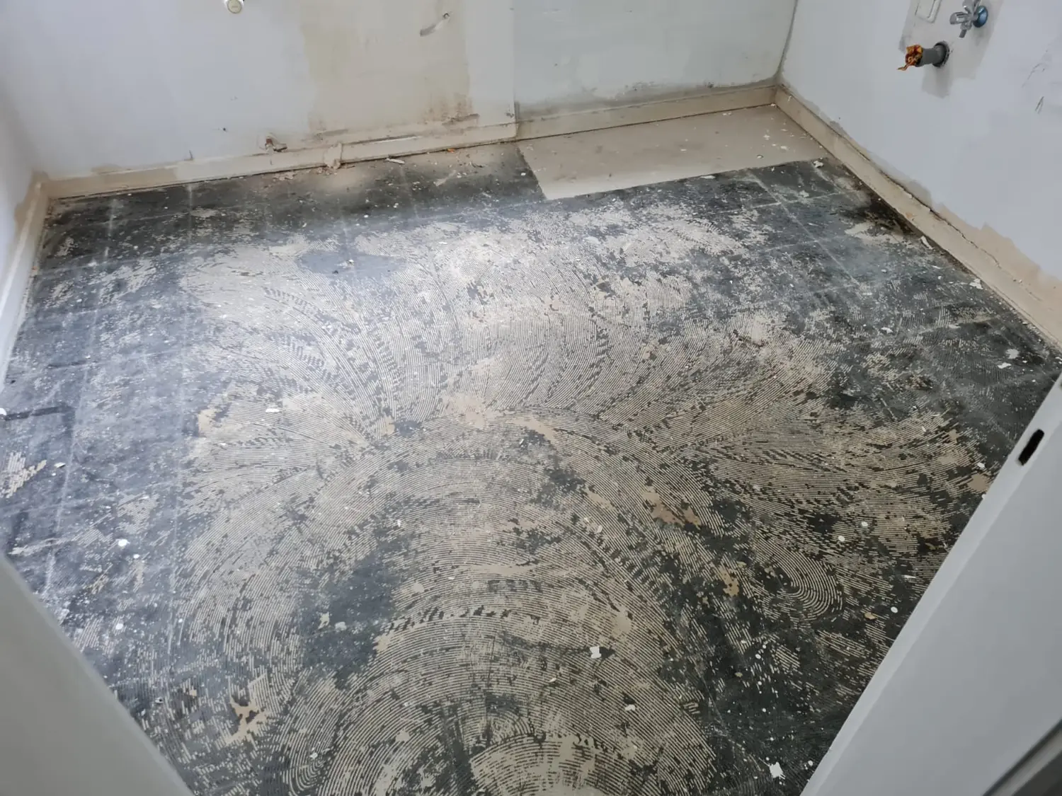 Projektbild der EST GmbH im Zusammenhang mit Asbest